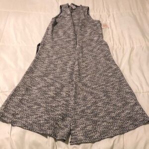 NWT LuLaRoe Joy sleeveless top in navy and white